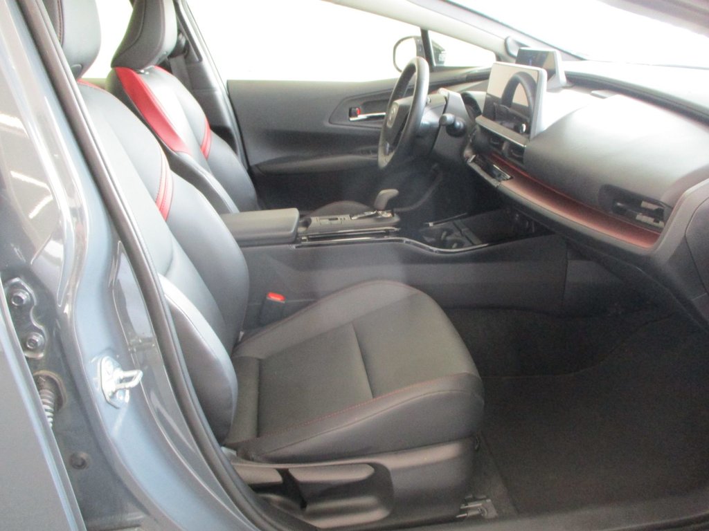 2023 Toyota PRIUS PRIME XSE TECH in Magog, Quebec - 7 - w1024h768px