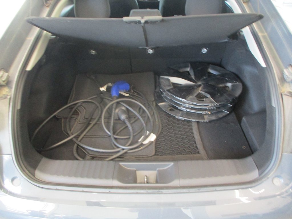 Toyota PRIUS PRIME  2023 à Magog, Québec - 5 - w1024h768px