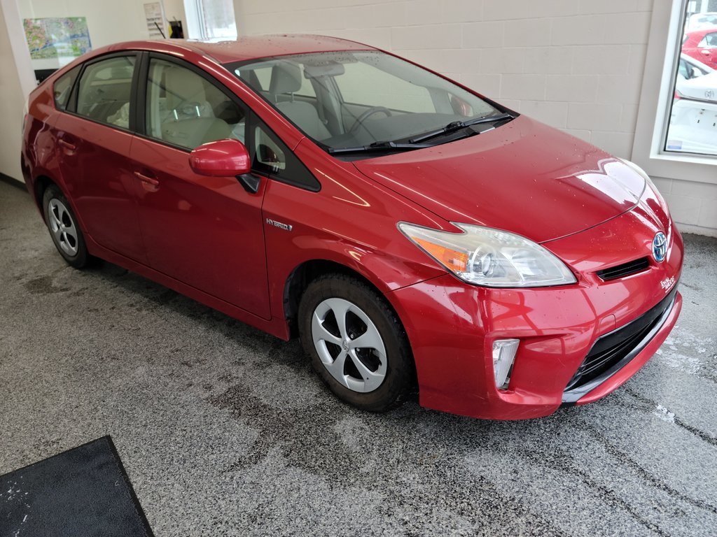 2012 Toyota Prius in Magog, Quebec - 1 - w1024h768px