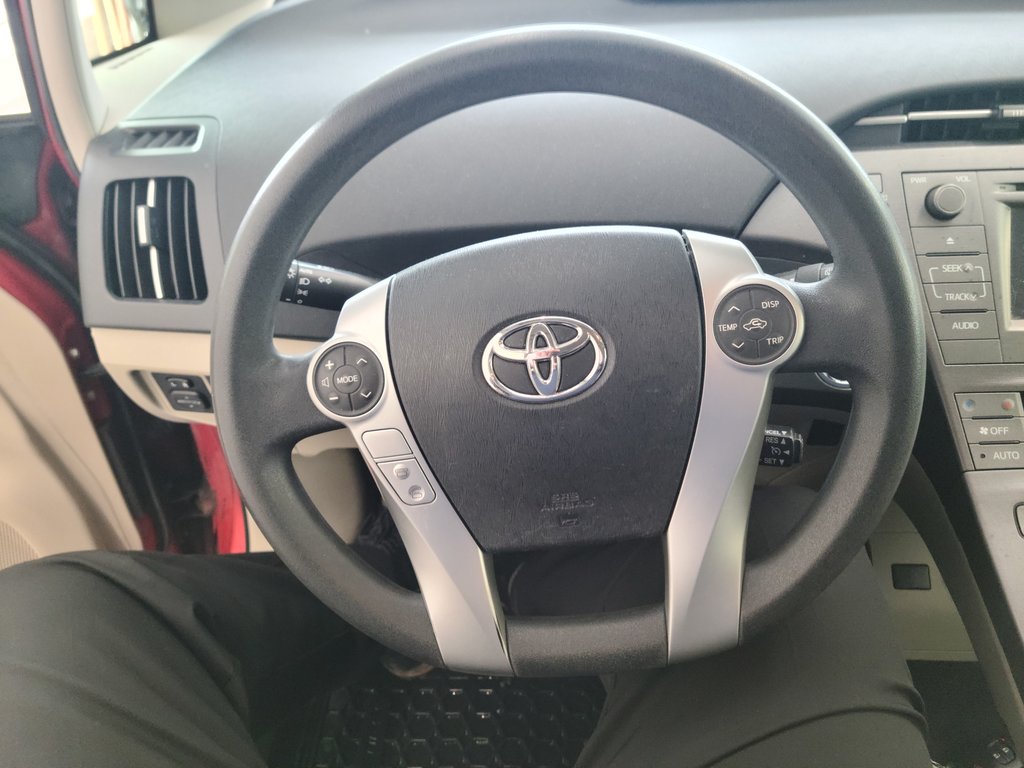 2012 Toyota Prius in Magog, Quebec - 13 - w1024h768px