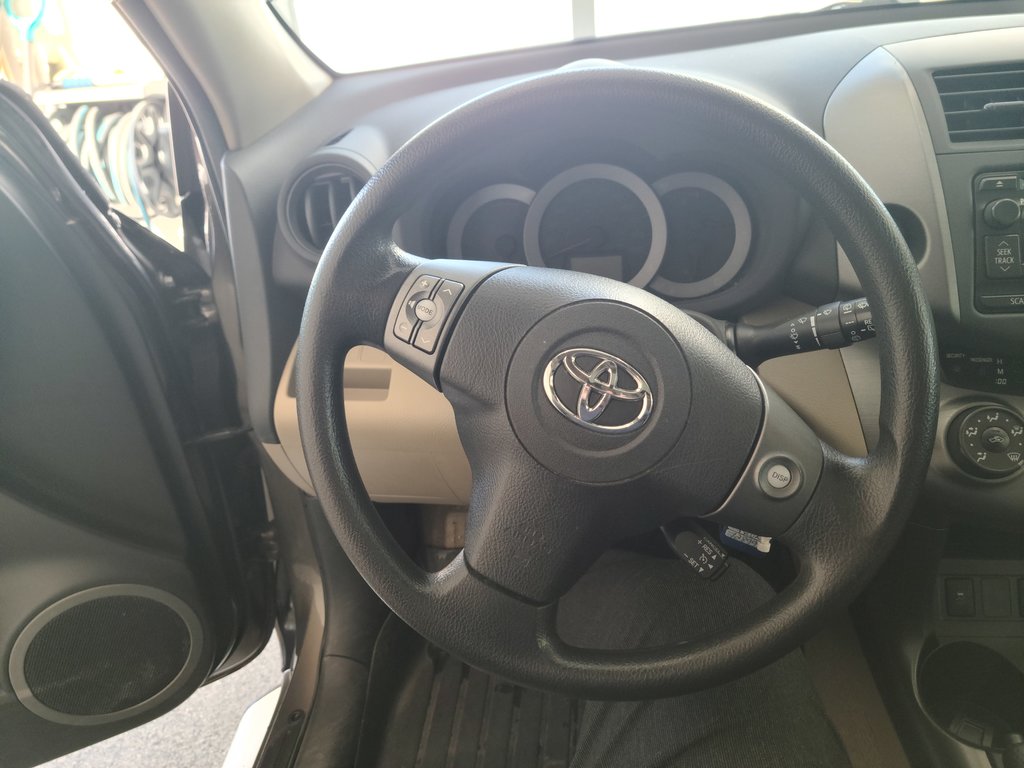 2012 Toyota RAV4 Base in Magog, Quebec - 13 - w1024h768px