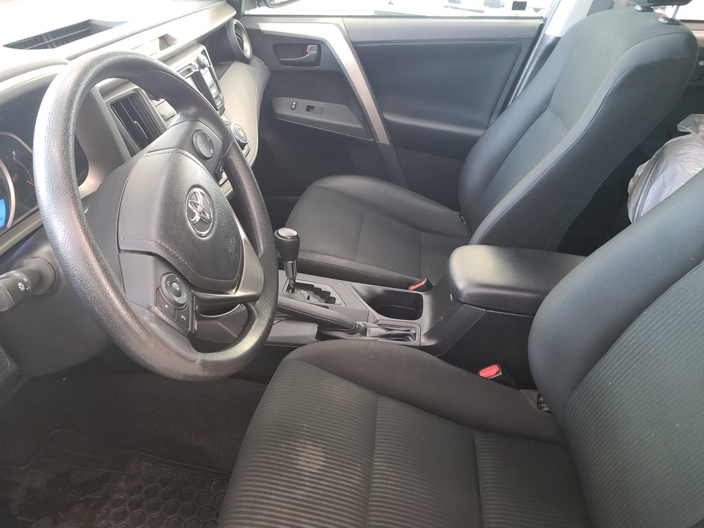 Toyota RAV4 LE AWD, A/C, 2014 à Magog, Québec - 10 - w1024h768px