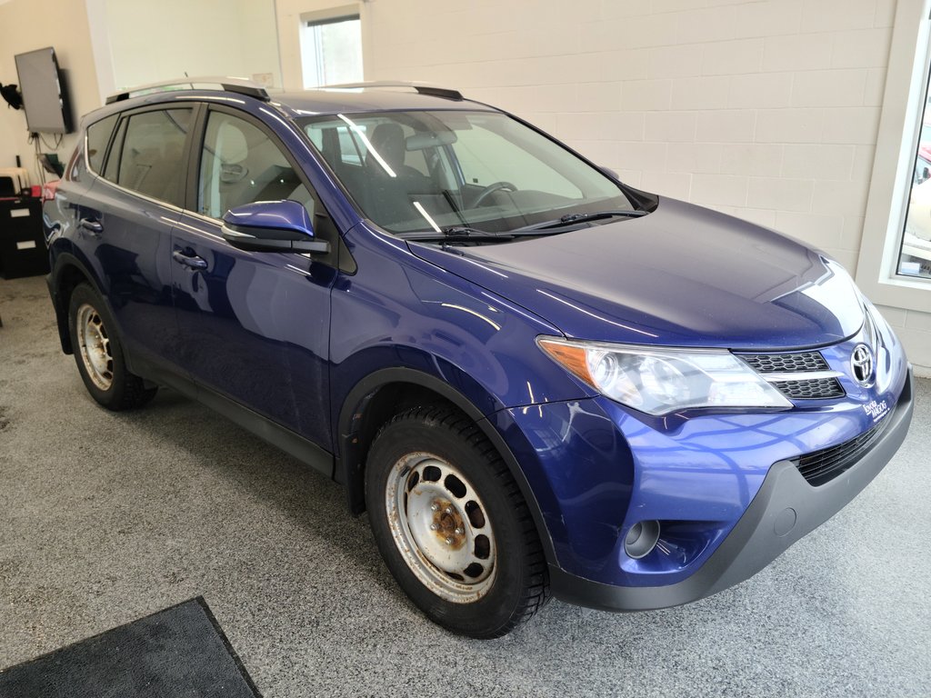 Toyota RAV4 LE AWD, A/C, 2014 à Magog, Québec - 1 - w1024h768px