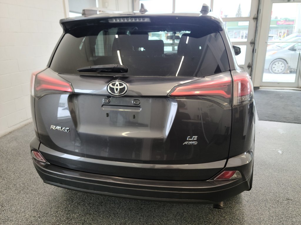 Toyota RAV4 LE AWD 2016 à Magog, Québec - 4 - w1024h768px