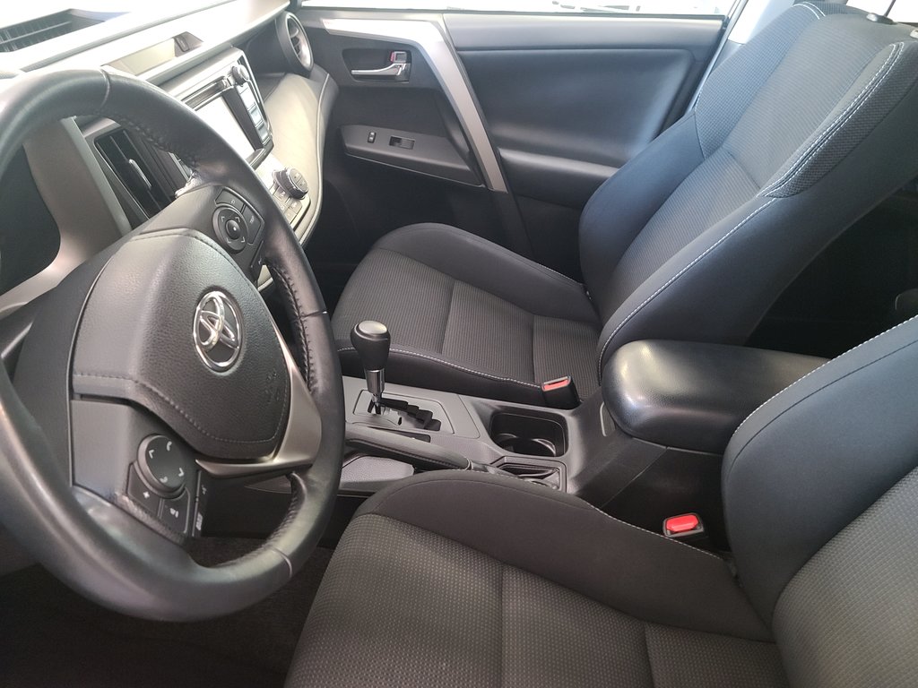 2017  RAV4 XLE AWD, in Magog, Quebec - 12 - w1024h768px