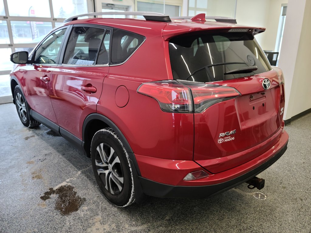 Toyota RAV4 LE AWD, 2017 à Magog, Québec - 5 - w1024h768px