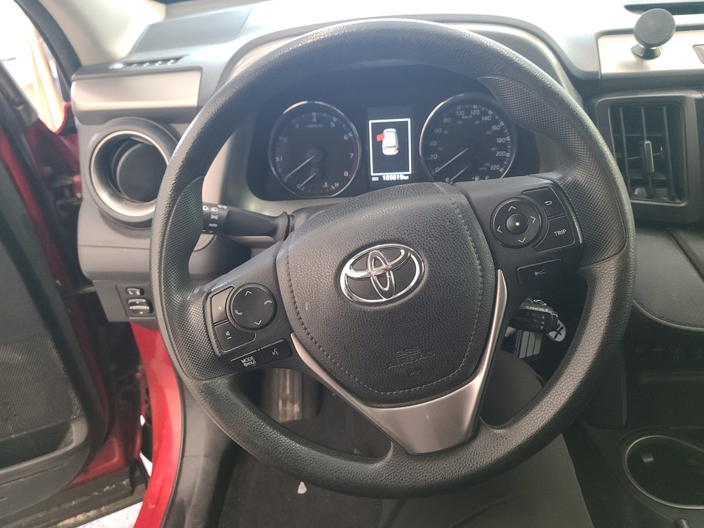 Toyota RAV4 LE AWD, 2017 à Magog, Québec - 15 - w1024h768px