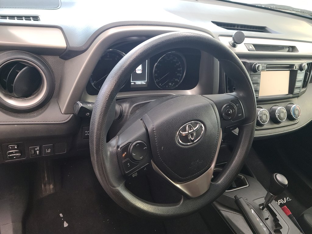 Toyota RAV4 LE AWD, 2017 à Magog, Québec - 13 - w1024h768px