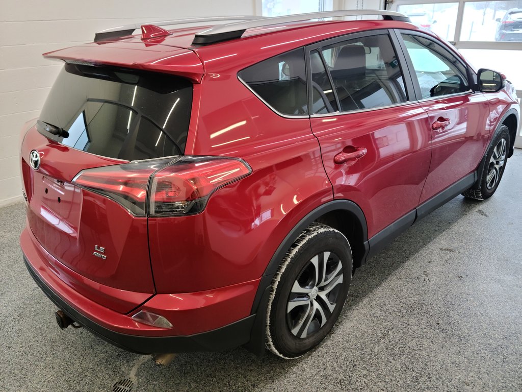 Toyota RAV4 LE AWD, 2017 à Magog, Québec - 3 - w1024h768px