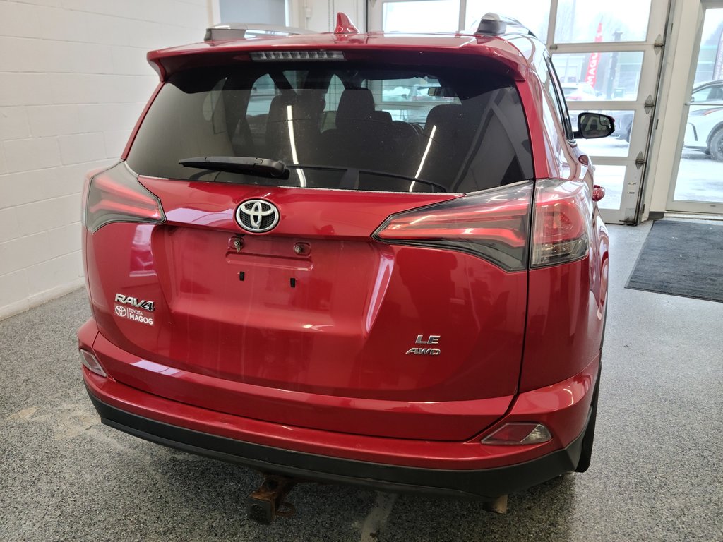 Toyota RAV4 LE AWD, 2017 à Magog, Québec - 4 - w1024h768px