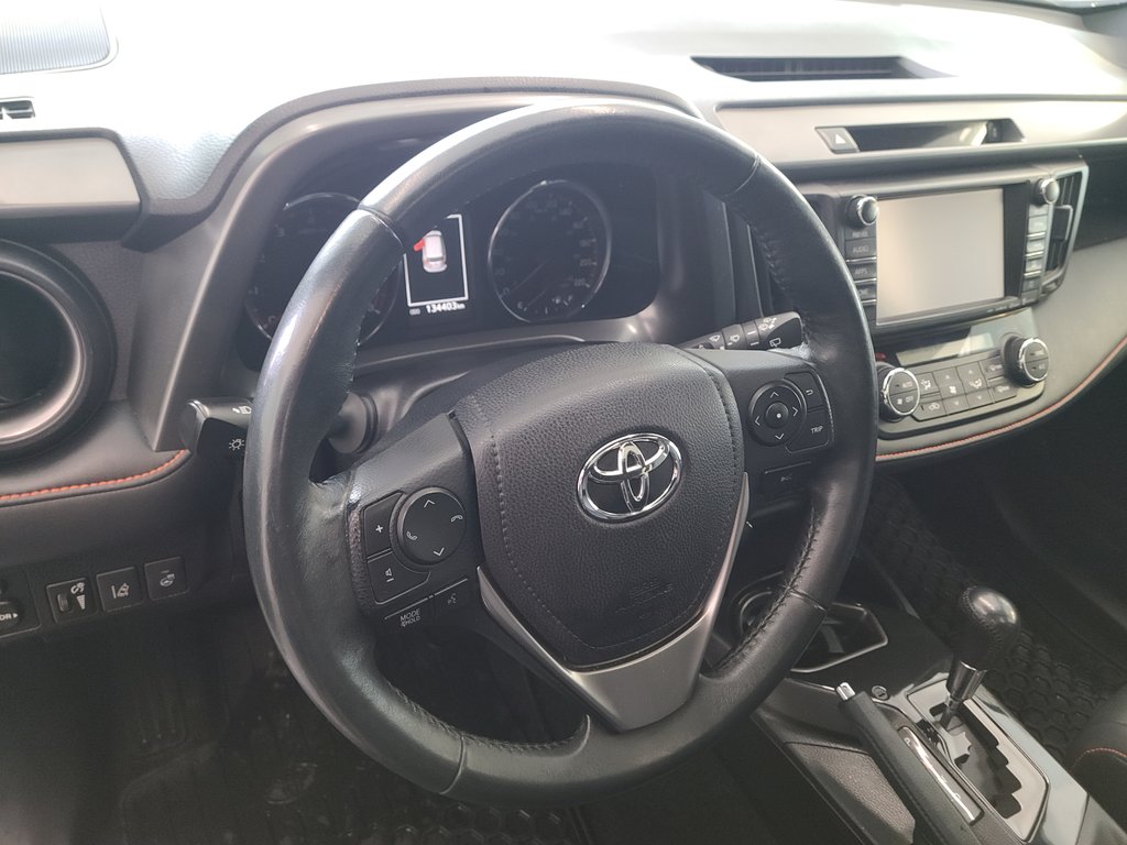 2017 Toyota RAV4 SE AWD, in Magog, Quebec - 12 - w1024h768px