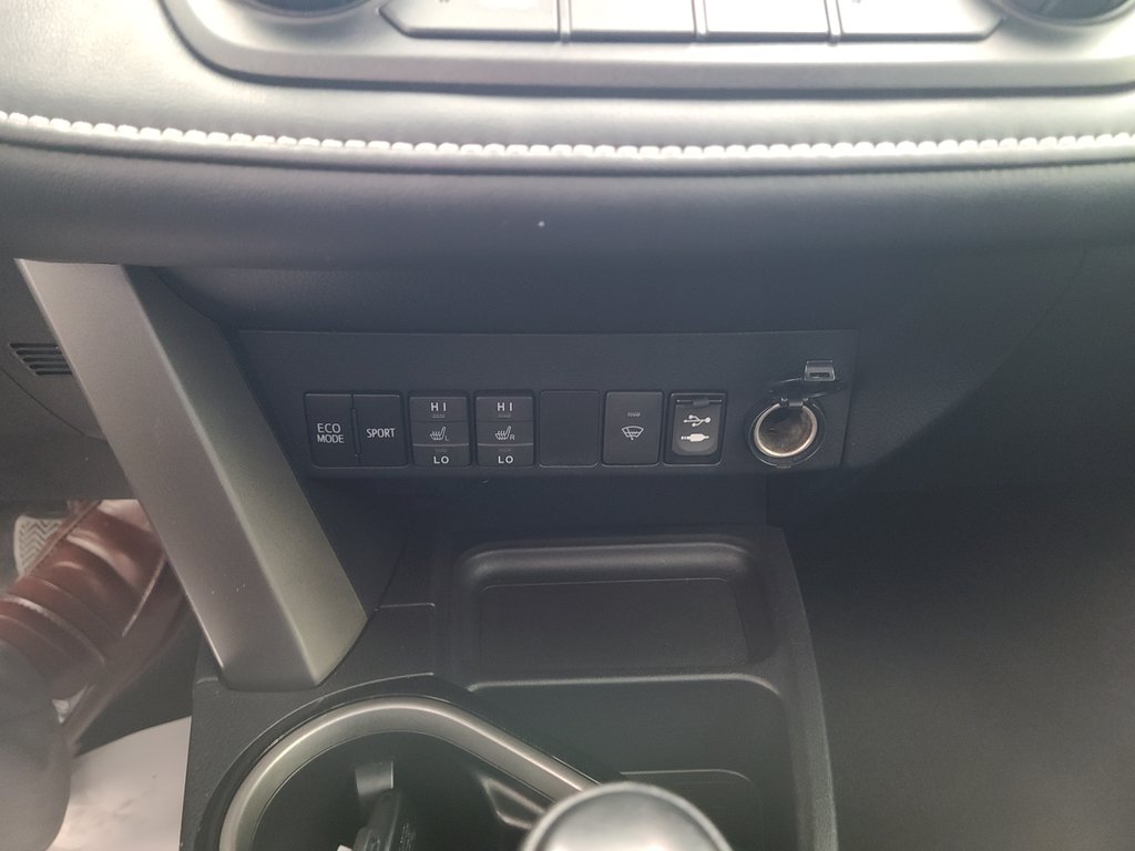 2018  RAV4 XLE AWD in Magog, Quebec - 18 - w1024h768px