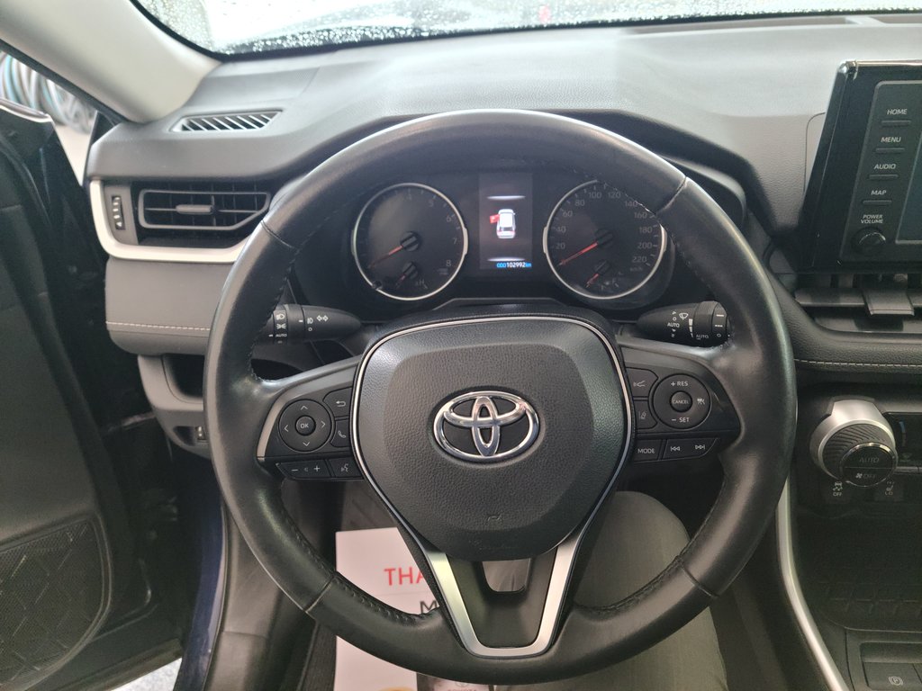 2020  RAV4 XLE AWD, TOIT, MAGS, in Magog, Quebec - 16 - w1024h768px
