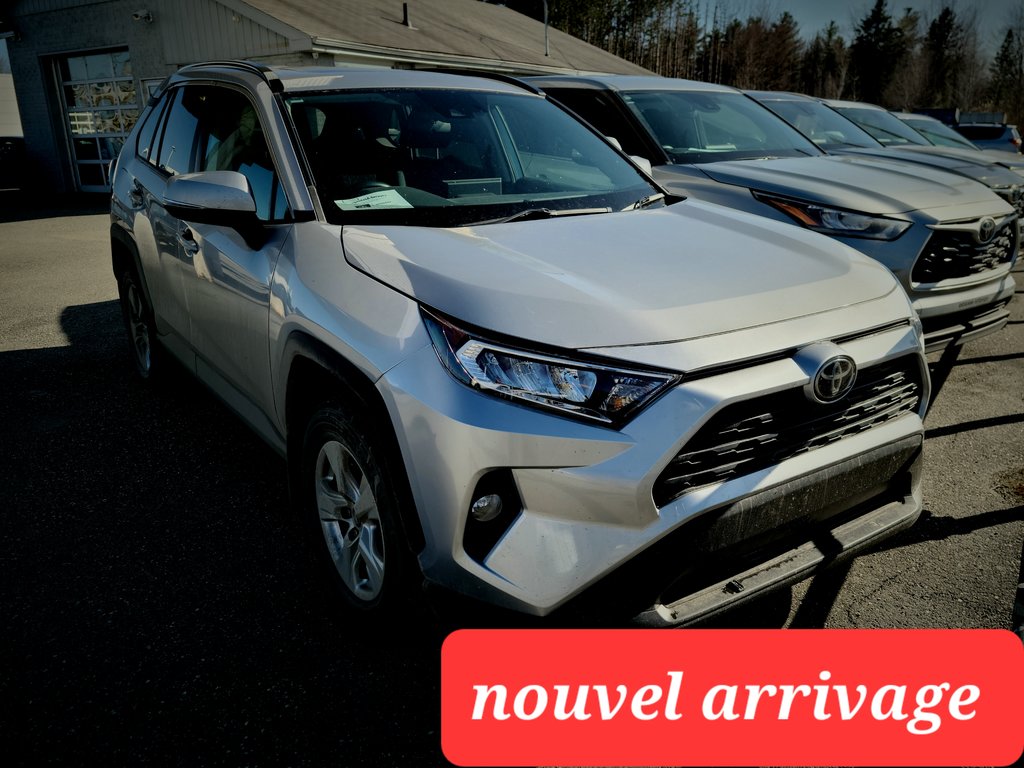 2020  RAV4 XLE AWD, TOIT, MAGS, in Magog, Quebec - 1 - w1024h768px