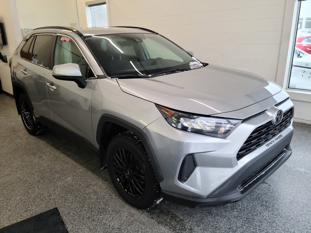 2020 Toyota RAV4 LE AWD in Magog, Quebec - 1 - w1024h768px