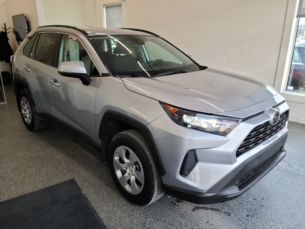 2021  RAV4 ******LE AWD, GARANTIE JUSQU EN 2028, in Magog, Quebec - 1 - w1024h768px