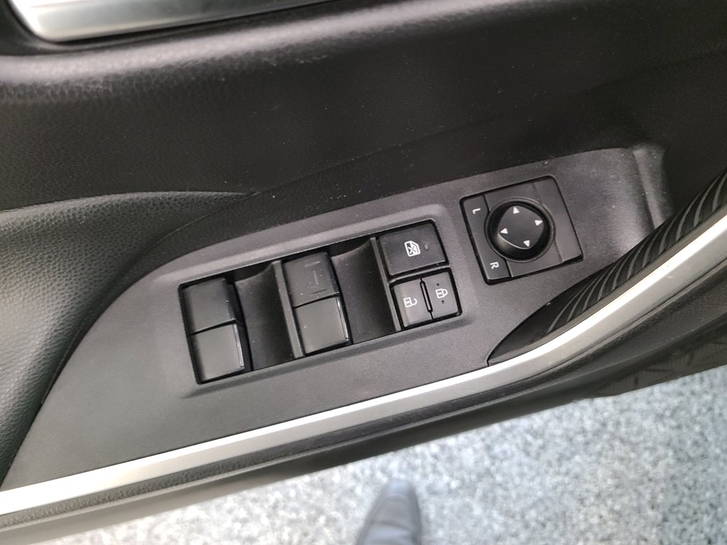 2021  RAV4 XLE AWD in Magog, Quebec - 15 - w1024h768px