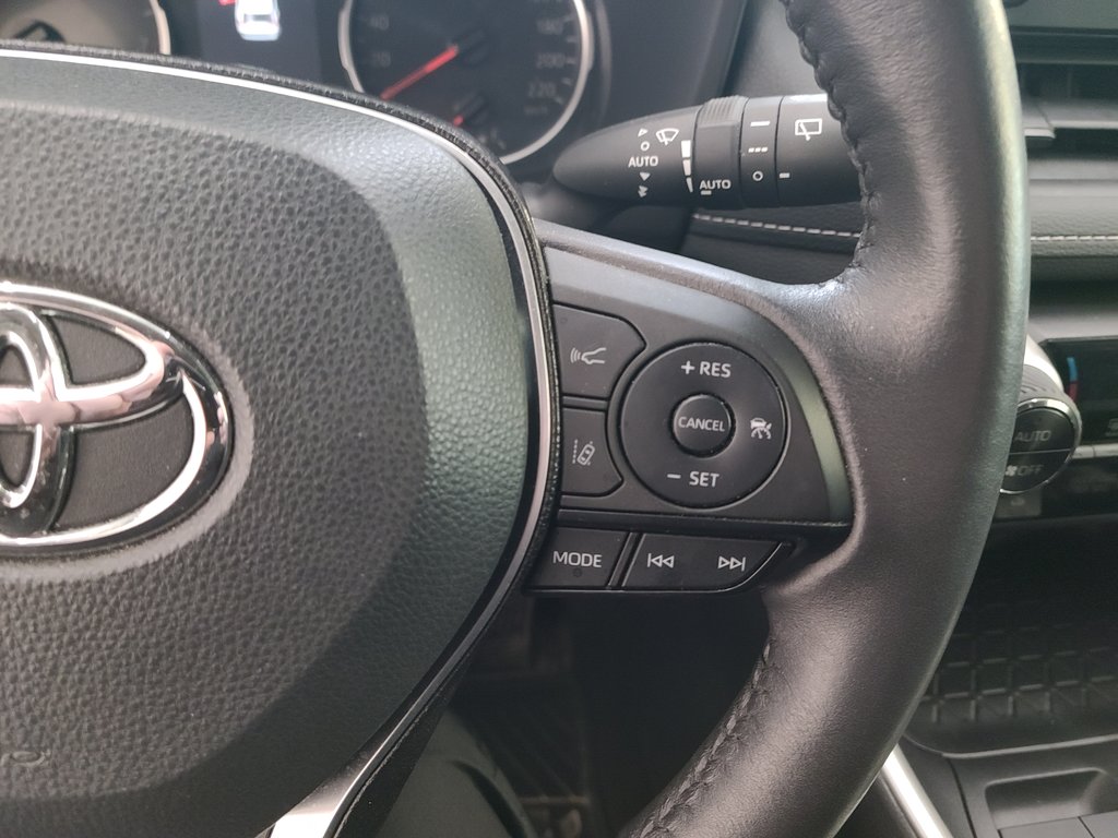 2021  RAV4 XLE AWD in Magog, Quebec - 20 - w1024h768px