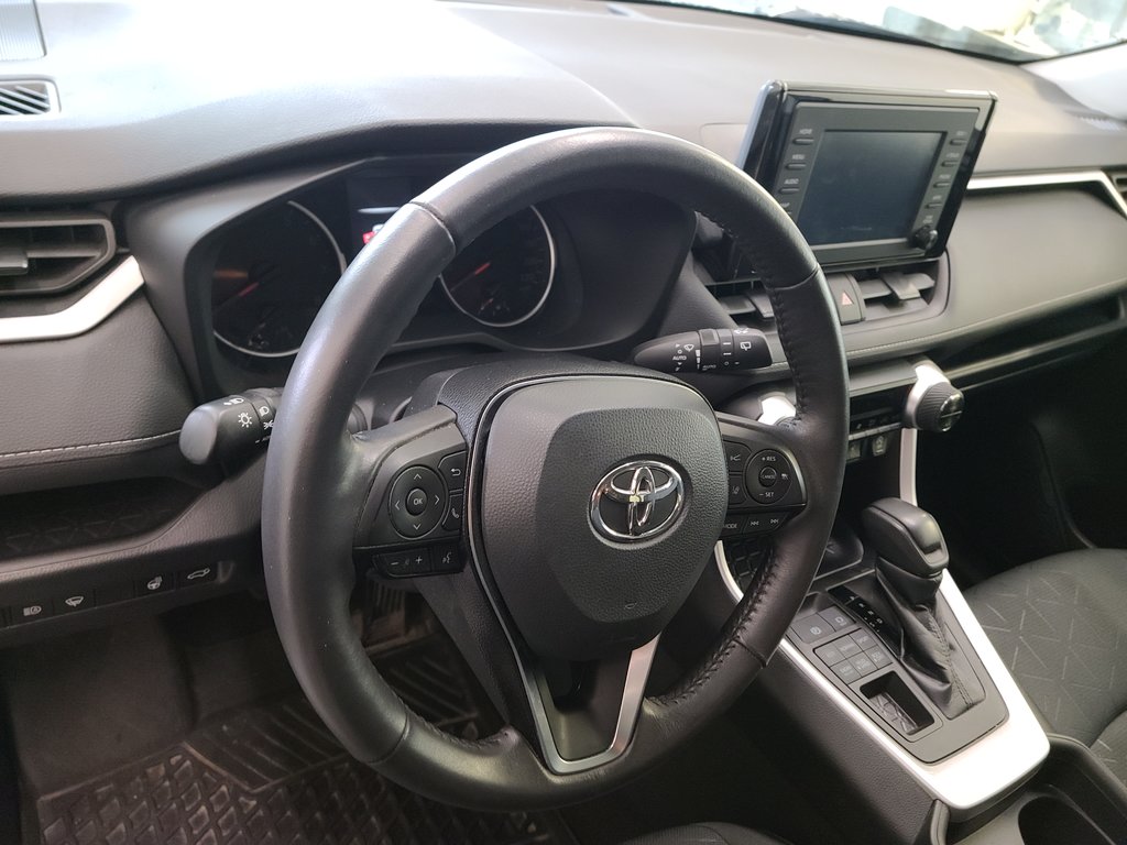 2021  RAV4 XLE AWD in Magog, Quebec - 13 - w1024h768px