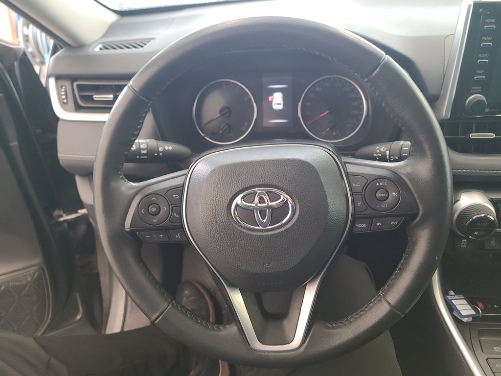 2021 Toyota RAV4 XLE PREMIUM AWD in Magog, Quebec - 17 - w1024h768px