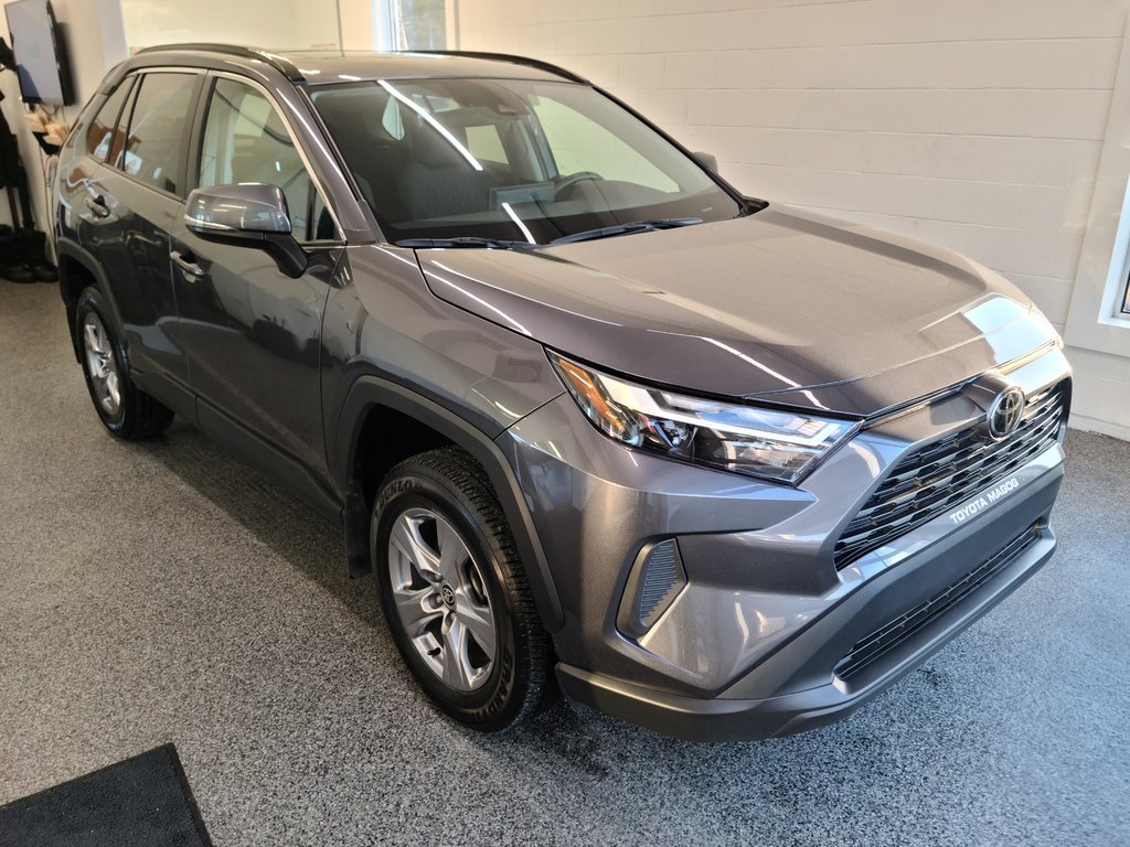 2022  RAV4 XLE AWD, TOIT, MAGS, in Magog, Quebec - 1 - w1024h768px