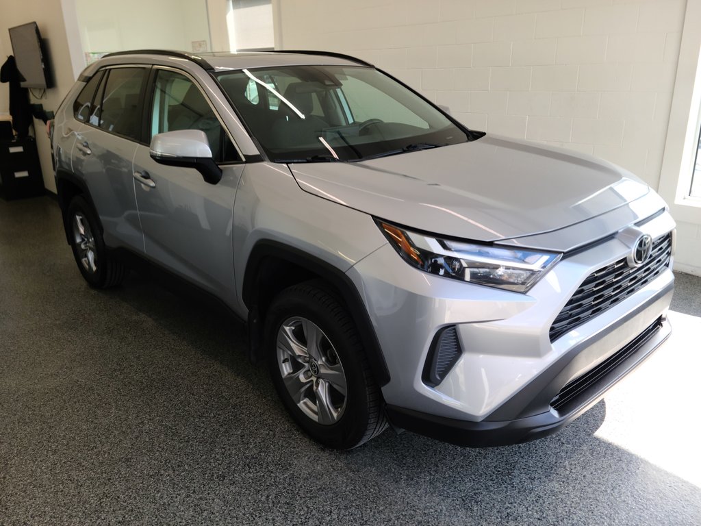 2022  RAV4 XLE AWD, GARANTIE JUSQU EN 2026 in Magog, Quebec - 1 - w1024h768px