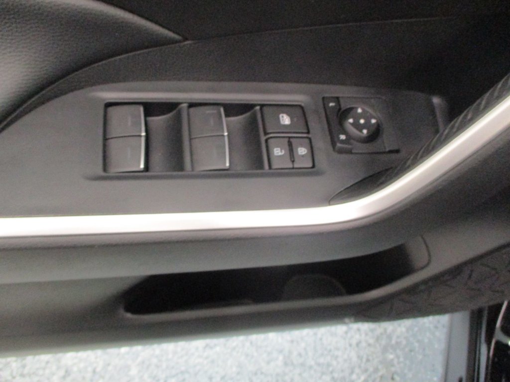 2022 Toyota RAV4 XLE in Magog, Quebec - 13 - w1024h768px