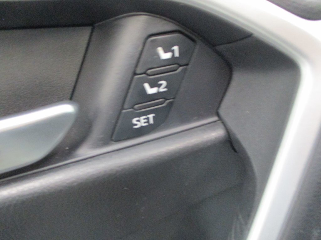 2022 Toyota RAV4 XLE in Magog, Quebec - 14 - w1024h768px