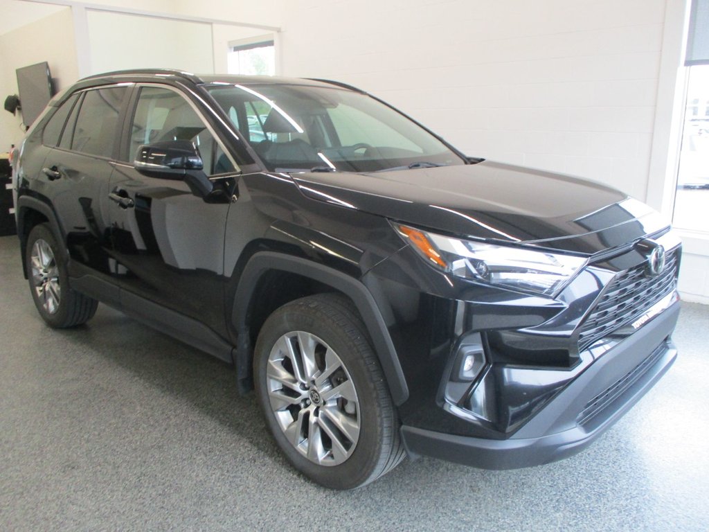 2022 Toyota RAV4 XLE in Magog, Quebec - 2 - w1024h768px