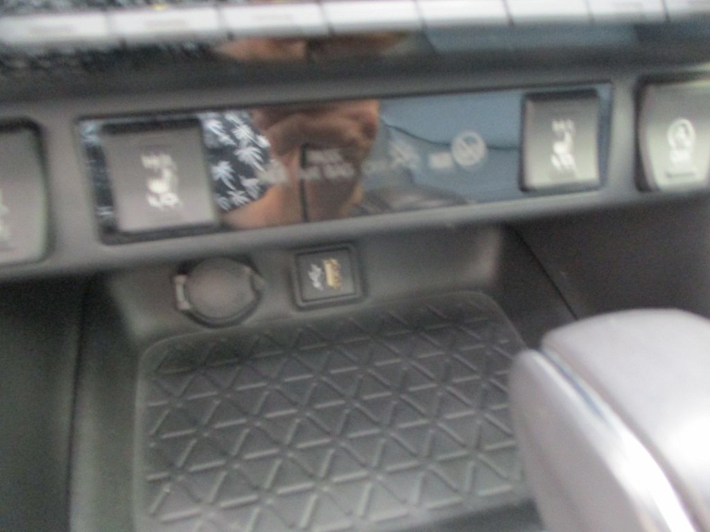 2022 Toyota RAV4 XLE in Magog, Quebec - 15 - w1024h768px