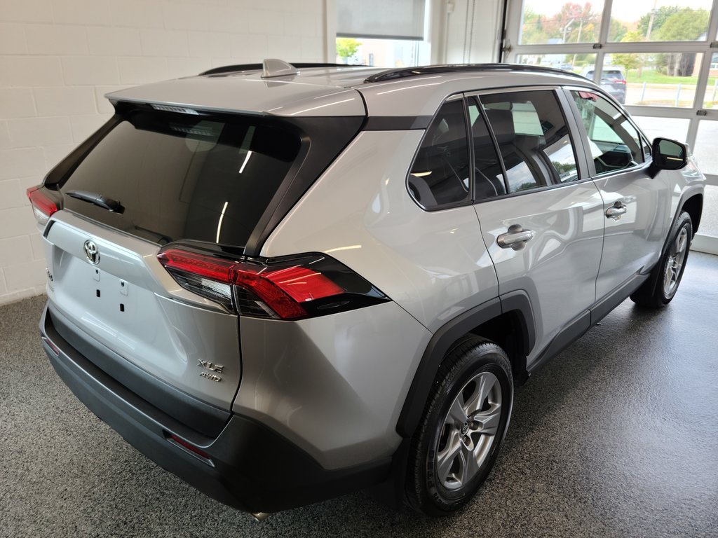 RAV4 XLE AWD, TOIT, MAGS, 2023 à Magog, Québec - 3 - w1024h768px