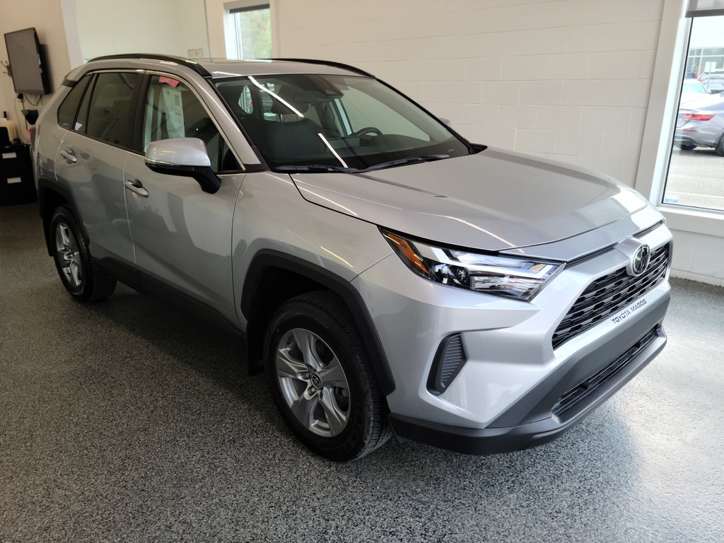 RAV4 XLE AWD, TOIT, MAGS, 2023 à Magog, Québec - 1 - w1024h768px