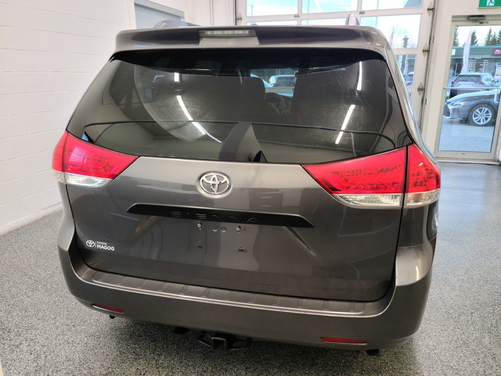 Toyota Sienna CE  7 PASSAGER 2011 à Magog, Québec - 4 - w1024h768px