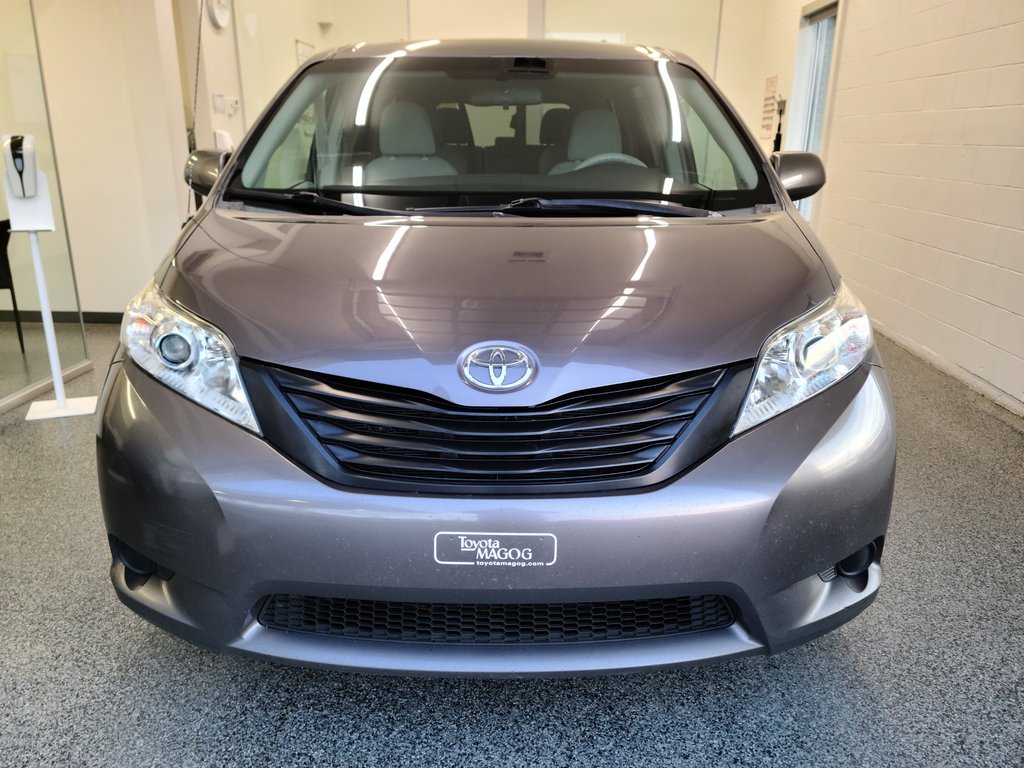 2011  Sienna CE  7 PASSAGER in Magog, Quebec - 6 - w1024h768px