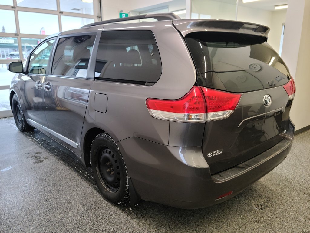 Toyota Sienna LE V6 FWD 2012 à Magog, Québec - 5 - w1024h768px