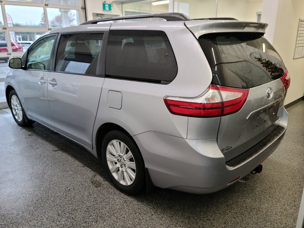 2017  Sienna LE AWD in Magog, Quebec - 4 - w1024h768px