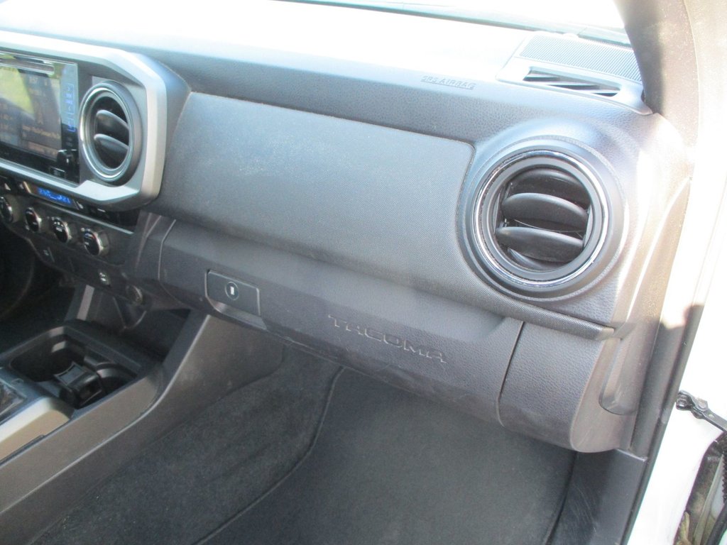 Toyota Tacoma TRD SPORT 4X4, 2017 à Magog, Québec - 11 - w1024h768px