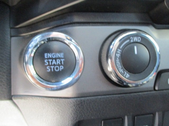 2019 Toyota Tacoma TRD SPORT PREMIUM in Magog, Quebec - 14 - w1024h768px