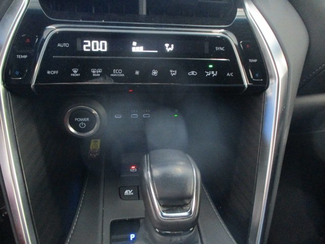 2024 Toyota Venza XLE AWD in Magog, Quebec - 12 - w1024h768px