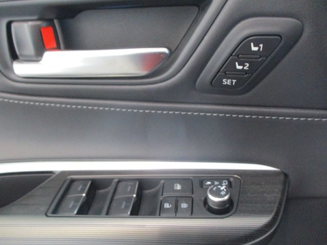 2024 Toyota Venza XLE AWD in Magog, Quebec - 11 - w1024h768px