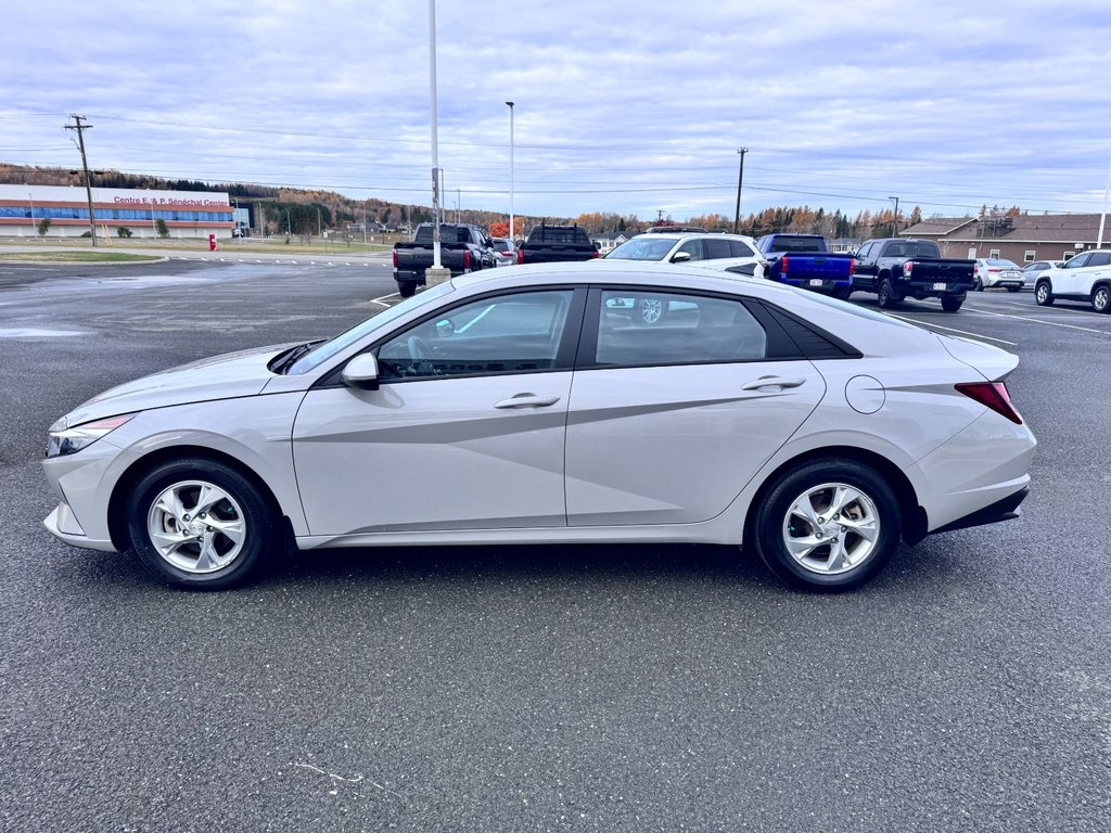 2023 Hyundai Elantra Essential in Grand Falls, New Brunswick - 6 - w1024h768px