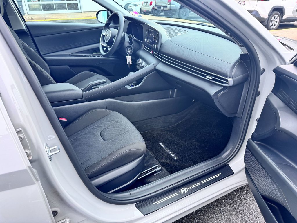 2023 Hyundai Elantra Essential in Grand Falls, New Brunswick - 10 - w1024h768px