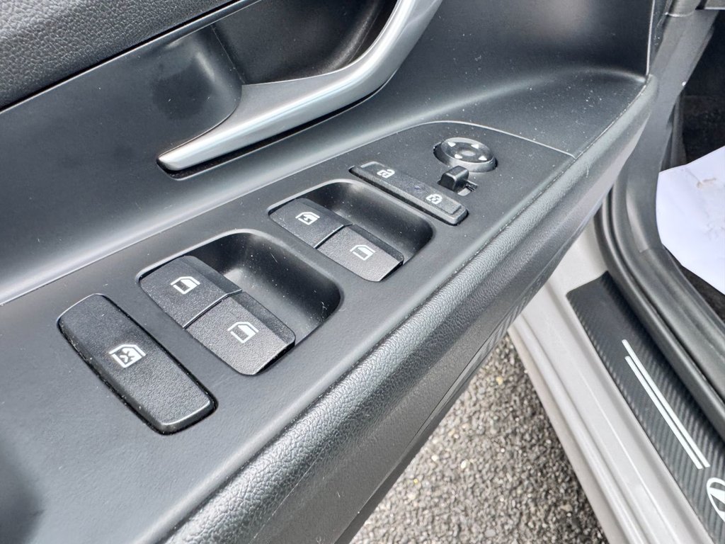 2023 Hyundai Elantra Essential in Grand Falls, New Brunswick - 15 - w1024h768px