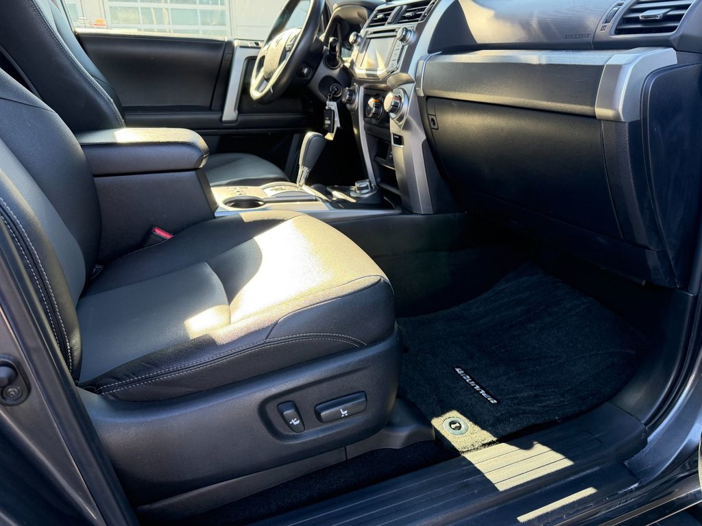 Toyota 4Runner SR5 2018 à Grand-Sault, Nouveau-Brunswick - 10 - w1024h768px