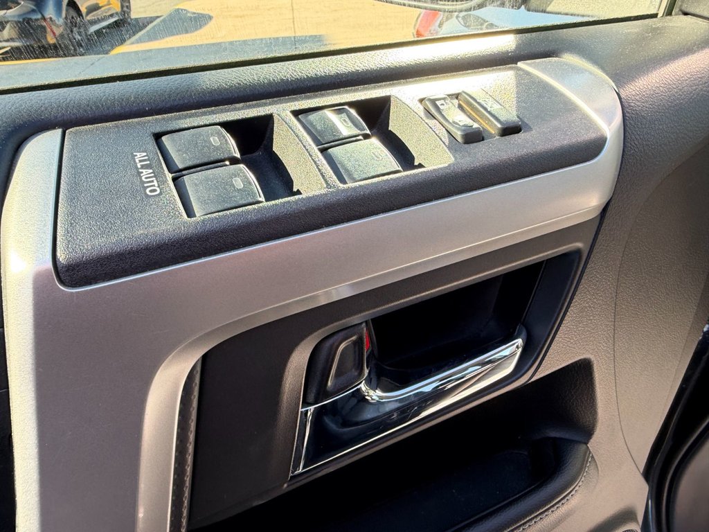 Toyota 4Runner SR5 2018 à Grand-Sault, Nouveau-Brunswick - 14 - w1024h768px