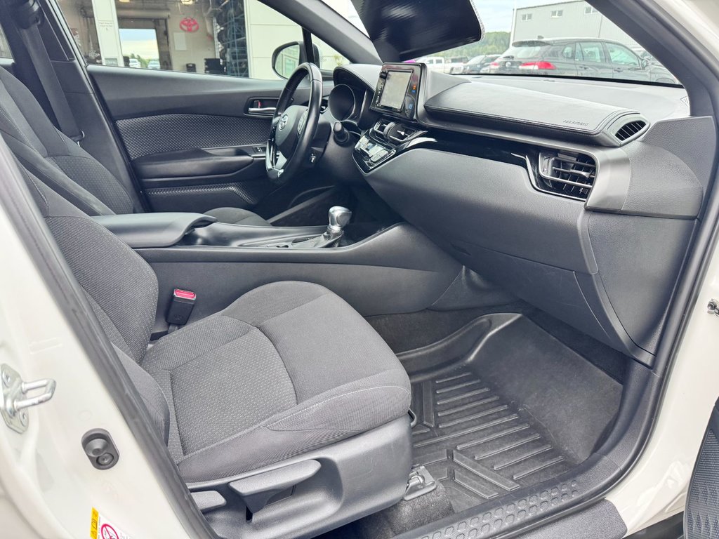 2018 Toyota C-HR XLE in Grand Falls, New Brunswick - 10 - w1024h768px