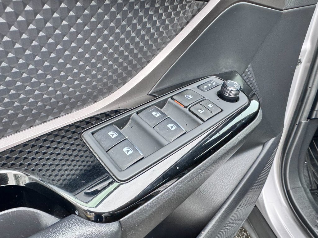2019 Toyota C-HR XLE PREMIUM in Grand Falls, New Brunswick - 15 - w1024h768px