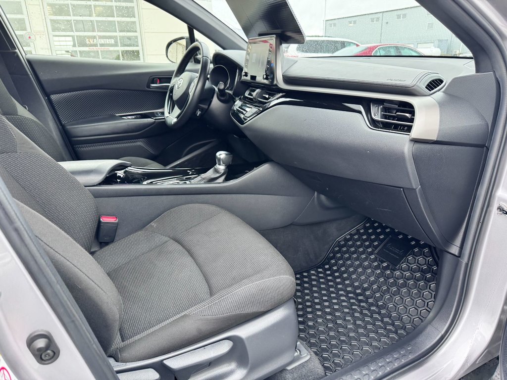 2019 Toyota C-HR XLE PREMIUM in Grand Falls, New Brunswick - 10 - w1024h768px