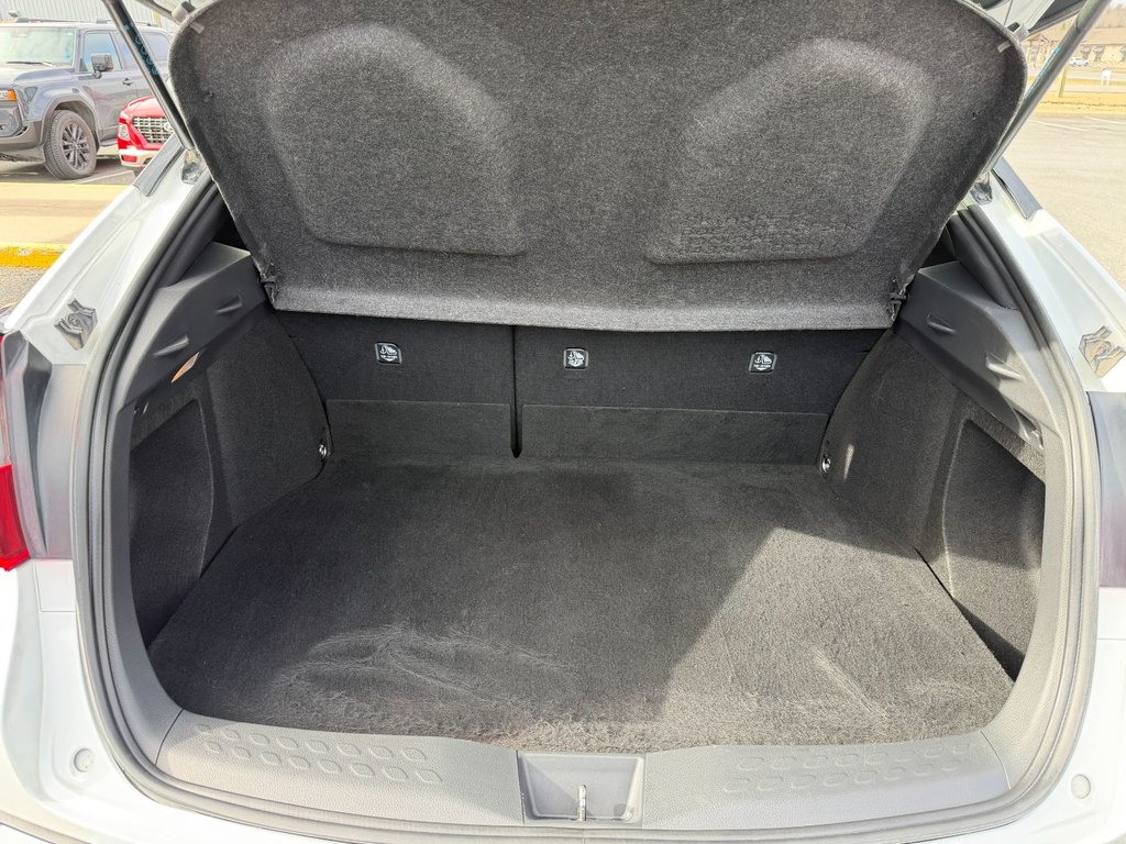 Toyota C-HR LE 2022 à Grand-Sault, Nouveau-Brunswick - 12 - w1024h768px