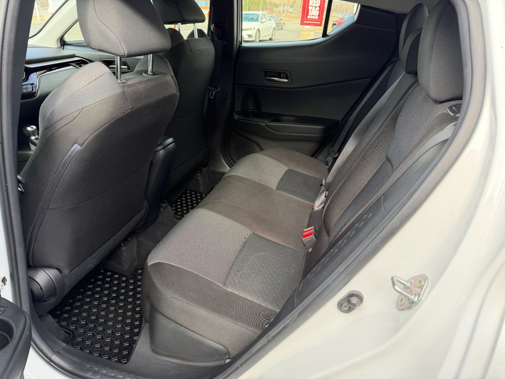 Toyota C-HR LE 2022 à Grand-Sault, Nouveau-Brunswick - 13 - w1024h768px